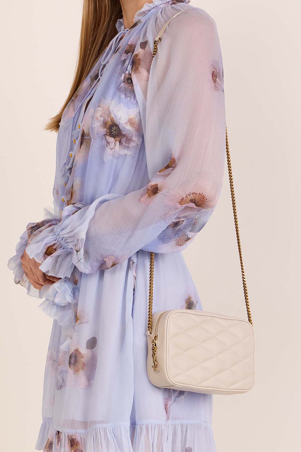 תמונת כל הלוק של תיק קאמרה סמול